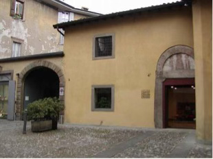 Ingresso dell’antico ospedale di Sant’Antonio in foris